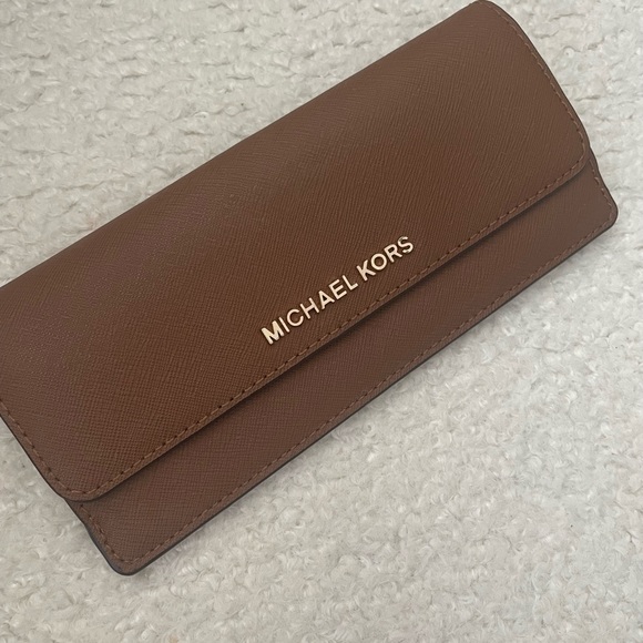 Michael Kors Handbags - Like new Michael Kors wallet
